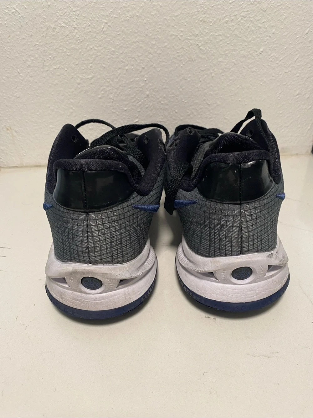 Nike Black & Navy Low-Top Athletic Sneakers